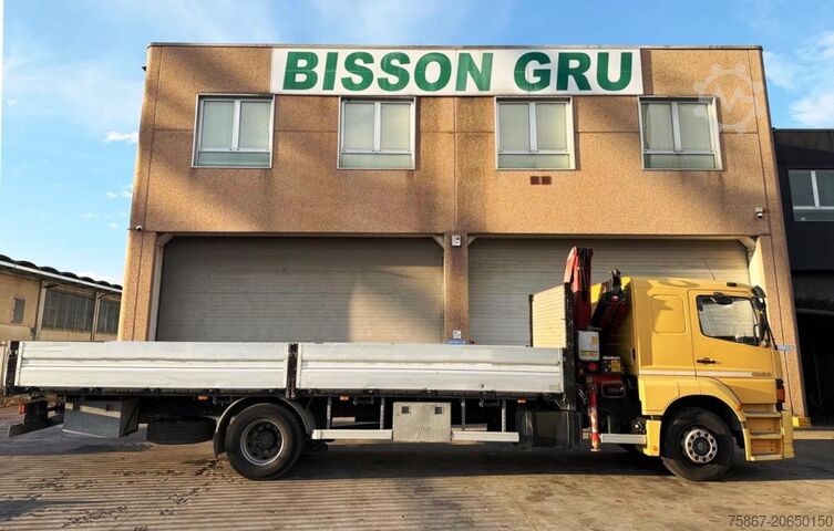 Lkw mit Festaufbau Mercedes-Benz 1828