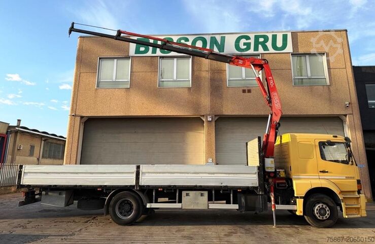 Lkw mit Festaufbau Mercedes-Benz 1828