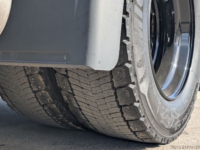 Lielapjoma vilcējs MAN TGX 18.560 LL SA Low-Liner mit D30 Motor