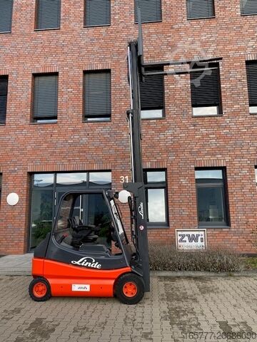 رافعة شوكية Linde E25