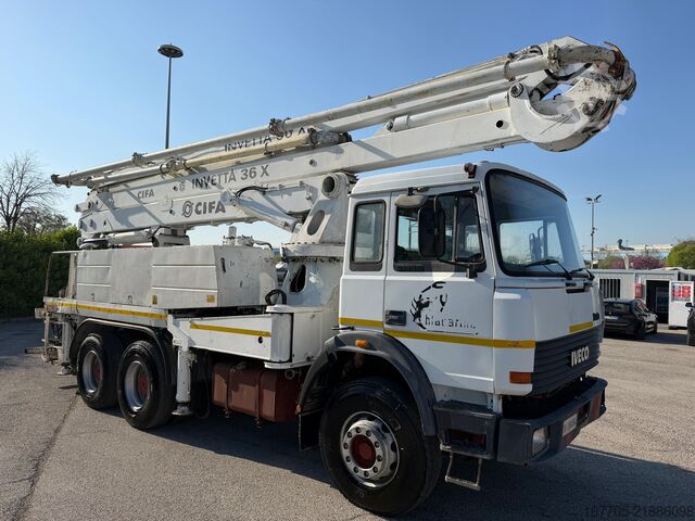 Betonpumpu sunkvežimis Iveco Magirus 330
