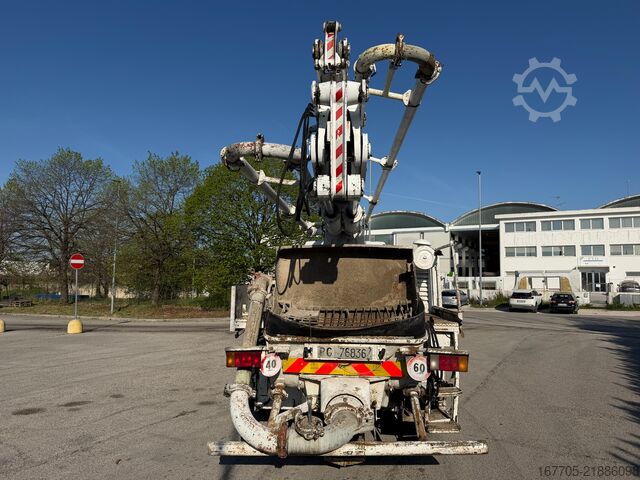 Betonpumpu sunkvežimis Iveco Magirus 330