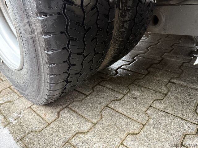 Kran fest á bíl Mercedes-Benz Atego 1227 Kran MKG 96