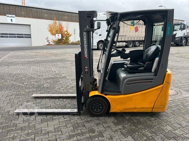 възможен мотокар Jungheinrich EFG 215 / Triplex 4.25m / 1.851h / Batterie 2023