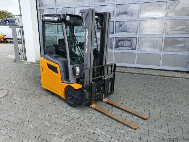 възможен мотокар Jungheinrich EFG 215 / Triplex: 4.25m! / nur 3.439h! / 2022