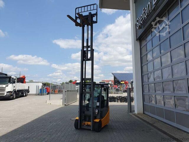 възможен мотокар Jungheinrich EFG 215 / Triplex: 4.25m! / nur 3.439h! / 2022