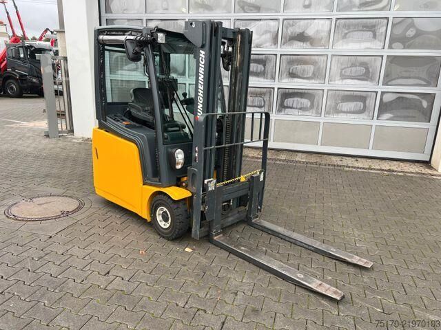 Gaffeltruck Jungheinrich EFG 215 / Triplex: 4.25m! / SS / 1.285h / 2021