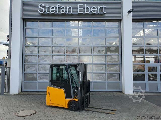 Gaffeltruck Jungheinrich EFG 215 / Triplex: 4.25m! / SS / 2.472h! / 2020