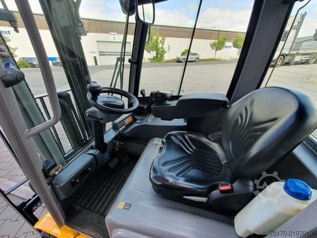Gaffeltruck Jungheinrich EFG 215 / Triplex: 4.25m! / SS / 2.472h! / 2020