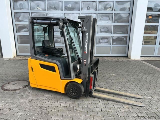 Gaffeltruck Jungheinrich EFG 215 / Triplex: 4.25m! / SS / 1.573h / 2024