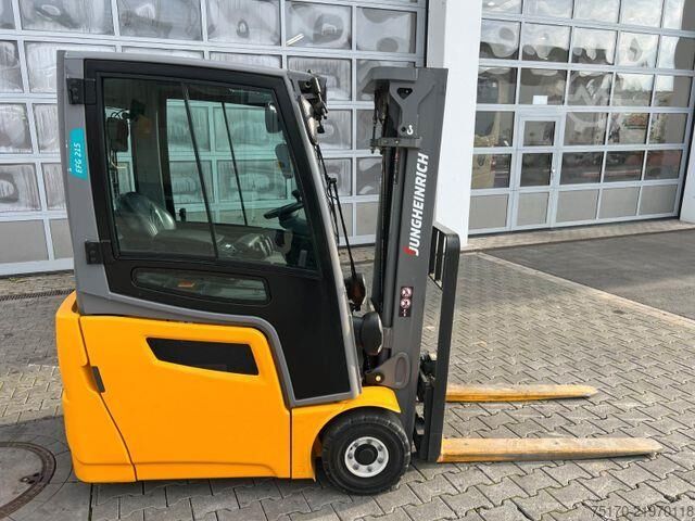 Gaffeltruck Jungheinrich EFG 215 / Triplex: 4.25m! / SS / 4.029h