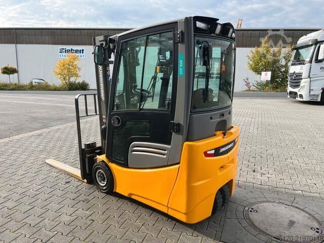 Gaffeltruck Jungheinrich EFG 215 / Triplex: 4.25m! / SS / 4.029h