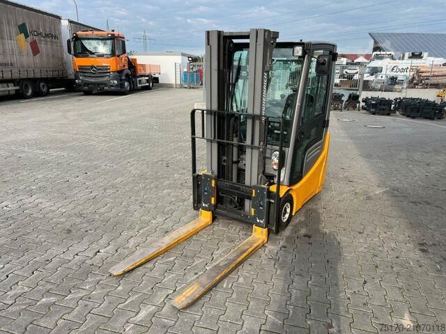 Gaffeltruck Jungheinrich EFG 215 / Triplex: 4.25m! / SS / 4.029h