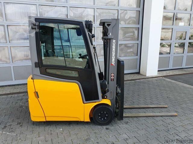 Gaffeltruck Jungheinrich EFG 215 / Triplex: 4.25m! / SS / 4.166h / 2024