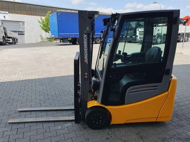 Gaffeltruck Jungheinrich EFG 215 / Triplex: 4.25m! / SS / 4.166h / 2024