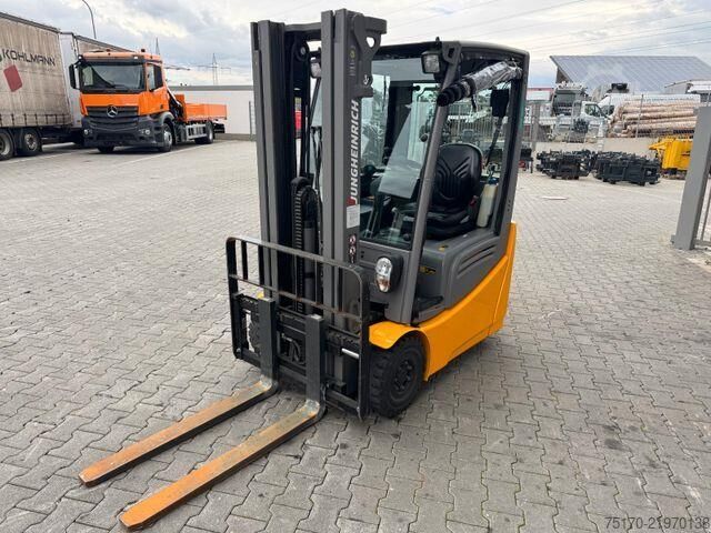 Gaffeltruck Jungheinrich EFG 215 / Triplex: 4.25m! / SS / 4.168h / 2024