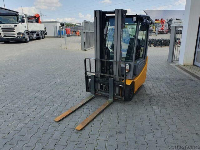 Gaffeltruck Jungheinrich EFG 215 / Triplex: 4.25m! / SS / nur 2.184h!