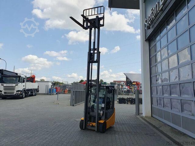 Gaffeltruck Jungheinrich EFG 215 / Triplex: 4.25m! / SS / nur 2.184h!