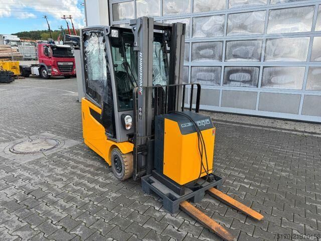Gaffeltruck Jungheinrich EFG 215 / Triplex: 4.25m! / SS / nur 3.092h!