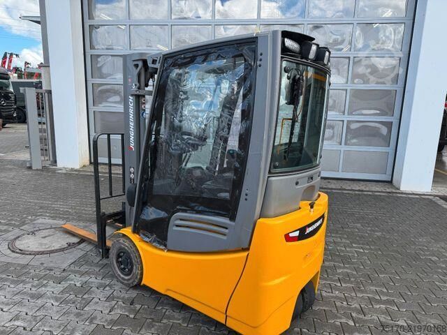 Gaffeltruck Jungheinrich EFG 215 / Triplex: 4.25m! / SS / nur 3.092h!
