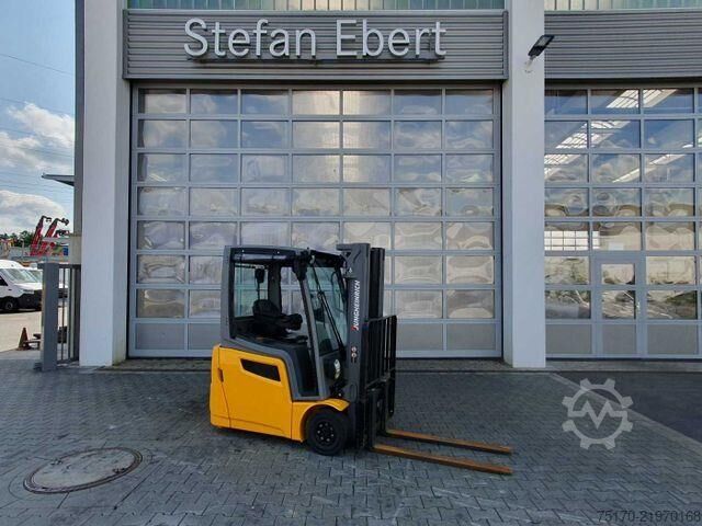 Gaffeltruck Jungheinrich EFG 215 / Triplex: 4.25m! / SS / nur 3.488h!