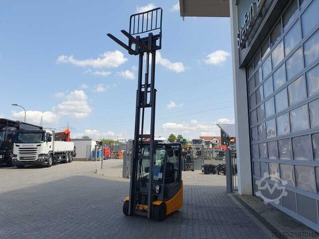 Gaffeltruck Jungheinrich EFG 215 / Triplex: 4.25m! / SS / nur 3.488h!