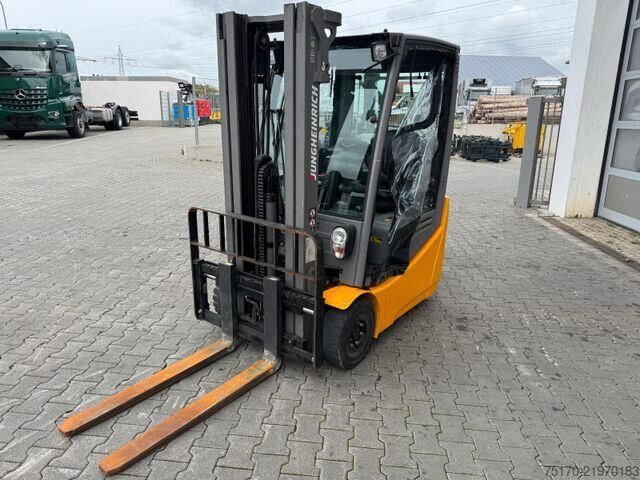Gaffeltruck Jungheinrich EFG 215 / Triplex: 4.25m! / SS / nur 3.298h!