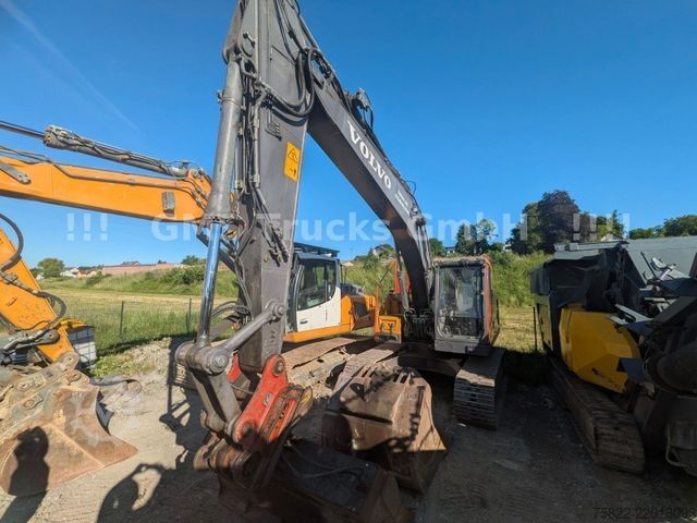 Pásové rýpadlo VOLVO EC 220 / SW + 2 Löffel