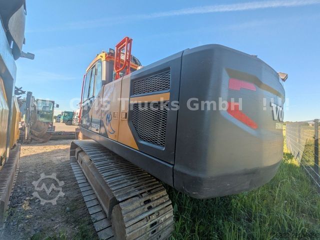 Pásové rýpadlo VOLVO EC 220 / SW + 2 Löffel