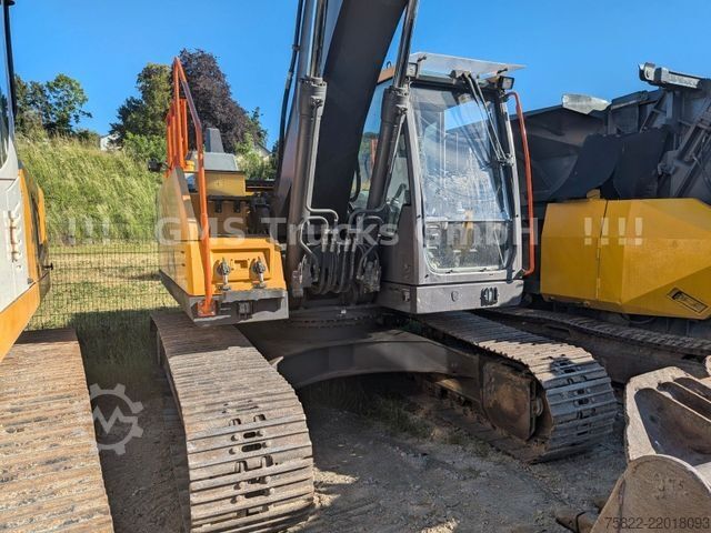 Pásové rýpadlo VOLVO EC 220 / SW + 2 Löffel