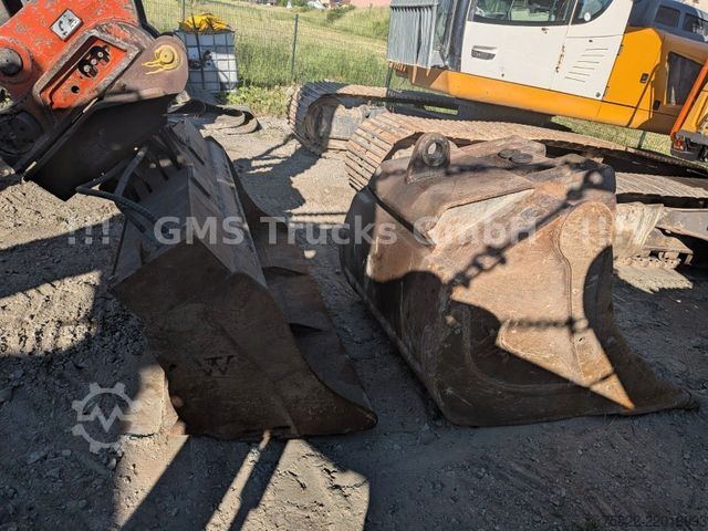 Pásové rýpadlo VOLVO EC 220 / SW + 2 Löffel