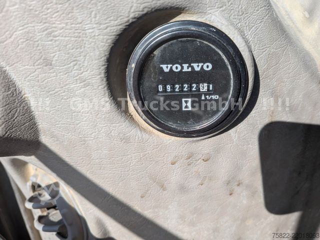 Pásové rýpadlo VOLVO EC 220 / SW + 2 Löffel