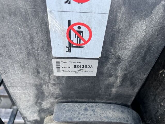 Reach truck BT RRE140H