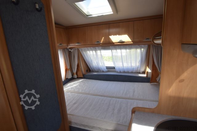 Caravan HOBBY De Luxe 450 UF mit Mover und Vorzelt