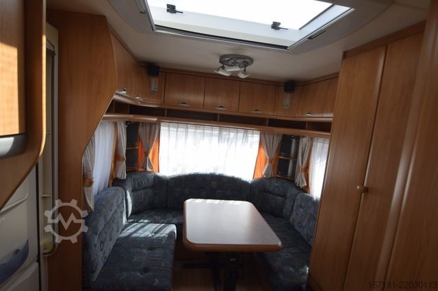 Caravan HOBBY De Luxe 450 UF mit Mover und Vorzelt