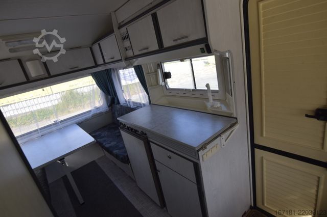 Caravan CHATEAU Chiara 400 mit Vorzelt