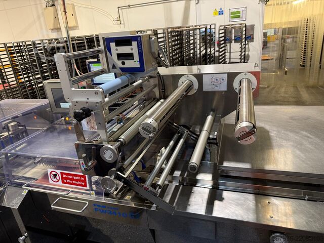 Flow-innpakning Fuji Packaging / Loma Systems Complete Packing Line for Muffins / Cake