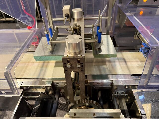 Flow-innpakning Fuji Packaging / Loma Systems Complete Packing Line for Muffins / Cake