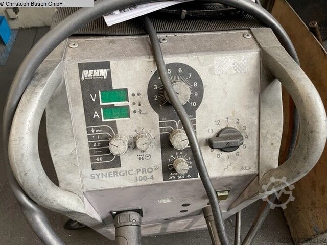 Sistema de soldadura por arco con protección de gas REHM Synergic pro 300-4