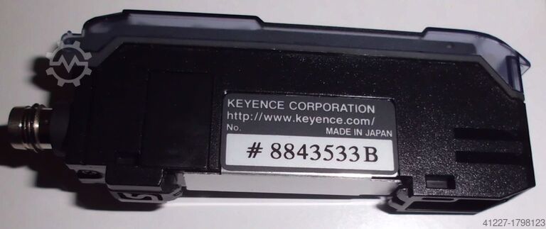 Optical fiber sensor with digital sensor Keyence FS-V32CP