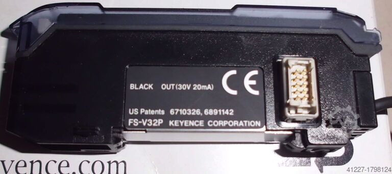 Optical fiber sensor with digital sensor Keyence FS-V32P