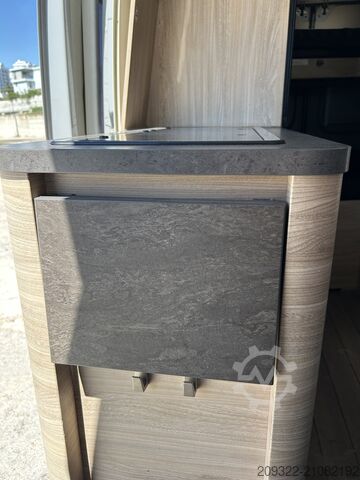 Husvagn/husbil Fiat Weinsberg Carabus 600 K | 4 posti letto | Completamente attrezzato