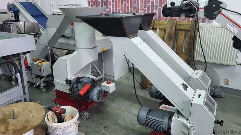 Moinho auxiliar 2,2 kW - 12 unidades Müller Maschinen GmbH SM 152