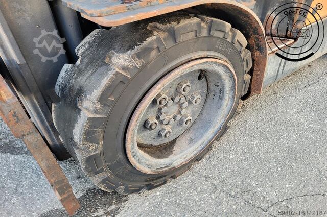 Wózek widłowy z silnikiem wysokoprężnym Doosan D35C-5