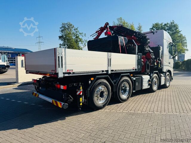 Krautuvas sumontuotas ant sunkvežimio VOLVO FH 500 8x2 mit F990RA.2.28 L616 V30