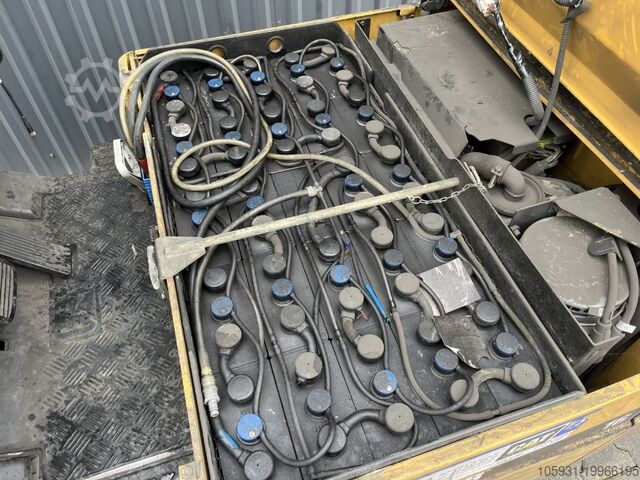 Elektryczny wózek widłowy 3 kołowy Caterpillar EP16KT