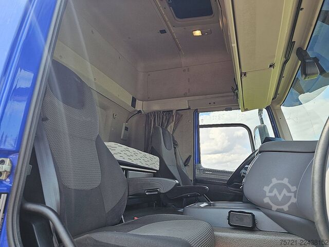 Suitcase DAF CF 400 TAILLIFT