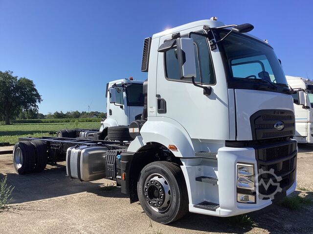 Sérsniðinn yfirbyggður vörubíll Ford Ford 4x2 Road 1833 Daycab