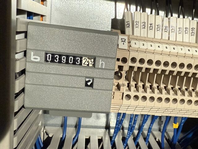 5-Achsen-Bearbeitungszentrum CHIRON FZ 08 MT