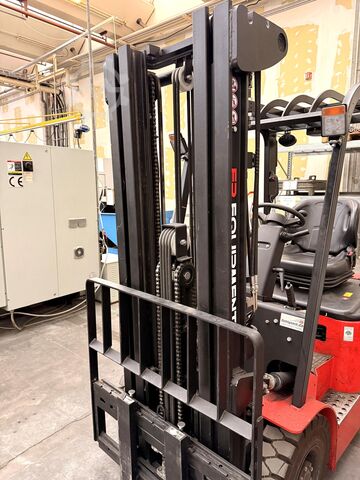 ηλεκτρικό περονοφόρο ανυψωτικό μηχάνημα EP EFL 181